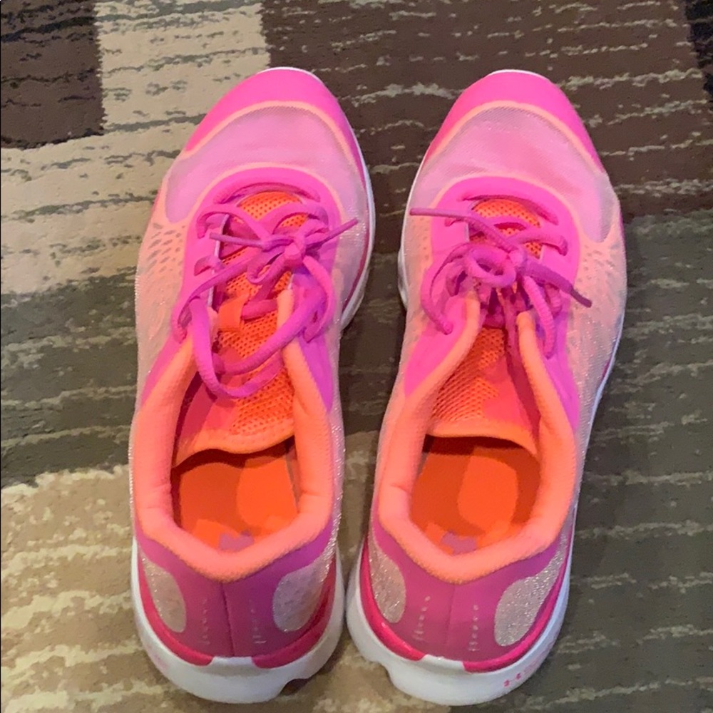 Under Armour  spine women’s tennis shoes